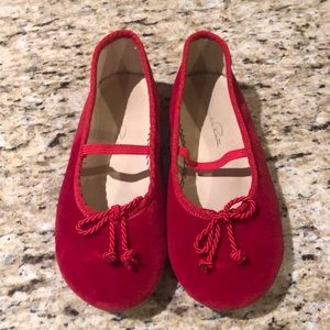Girls Oscar de la Renta ballet flats.
